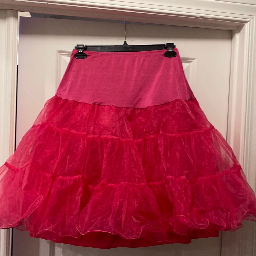 Fuchsia crinoline underskirt / tutu / petticoat in L/XL, EUC